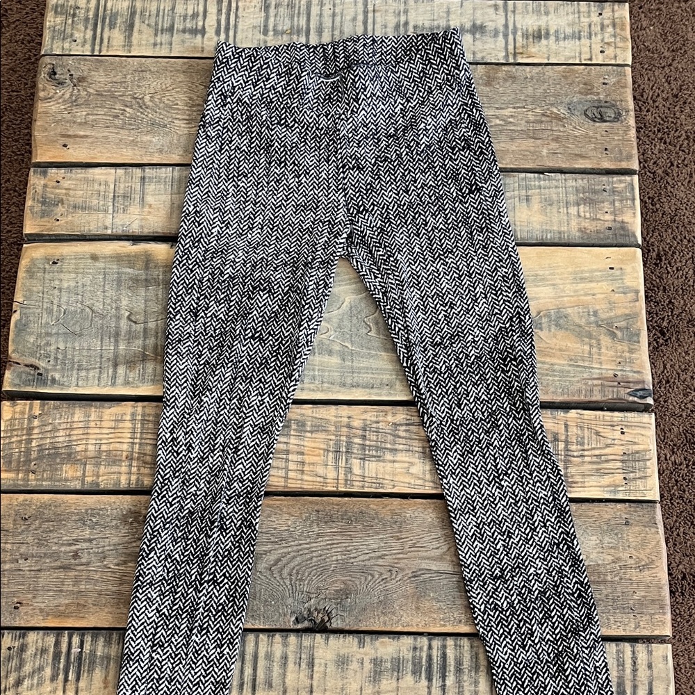 Bar III Black and White Herringbone Leggings